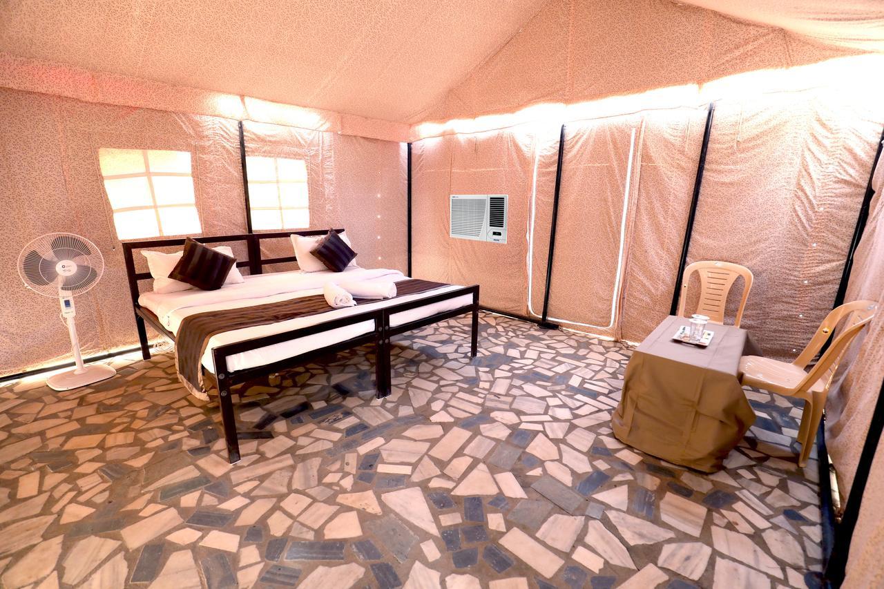 Отель Nova Patgar Tents Бхудж Экстерьер фото